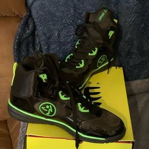 Zumba Energy Boom Size 9--New